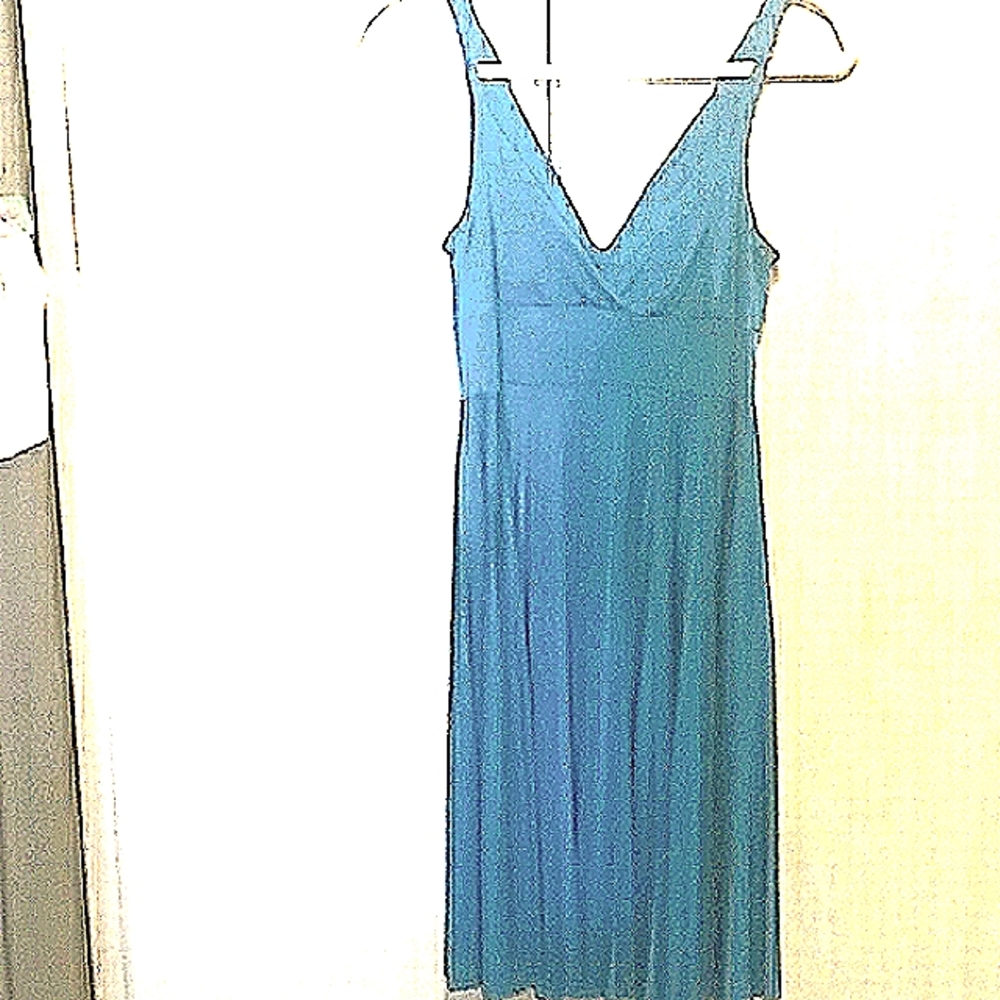 Women after 5 sleeveless v neck knee length dress size M